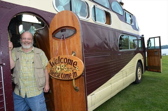 bob dylan bus